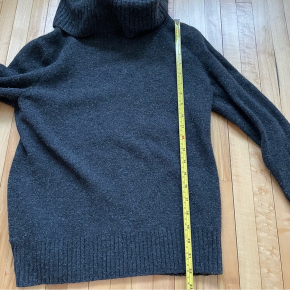 TWEEDS 100% Merino Wool Charcoal Gray with seashell buttons - Picture 4 of 9